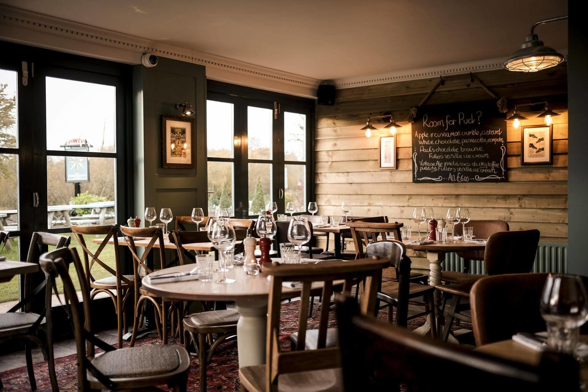 Fisherman's Haunt 4*